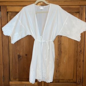 Linea Donatella White Gorgeous Cotton Eyelet Robe Sz. S/M Bridal